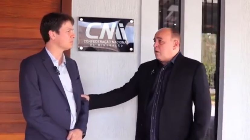 Bruno Cecchini reunido com líderes do comércio de Rondônia discutindo como a mineração impulsiona o desenvolvimento regional e a economia local.